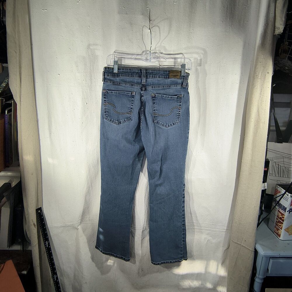 Levi's Women's Signature Size 28 X 30 Mid Rise Boot Cut Distressed Jeans
